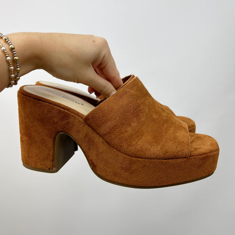 The Camelia Heel